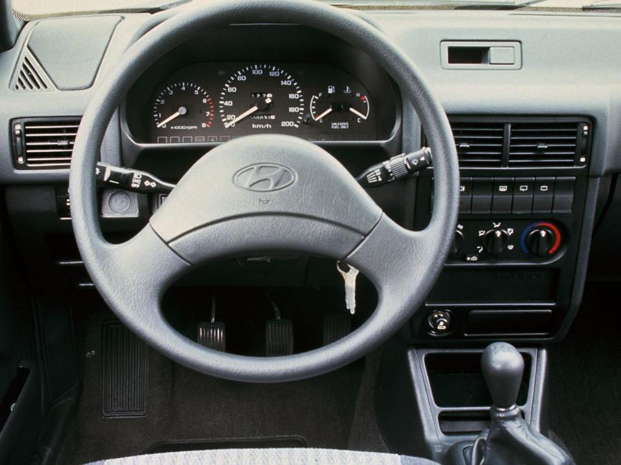  Hyundai Pony Sedan 1990 года  (фото 2 из 2)